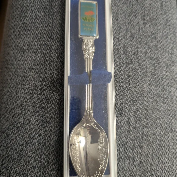 Vintage New Foundland Souvenir Collectible Spoon with Pitcher Plant Design - Picture 3 of 4